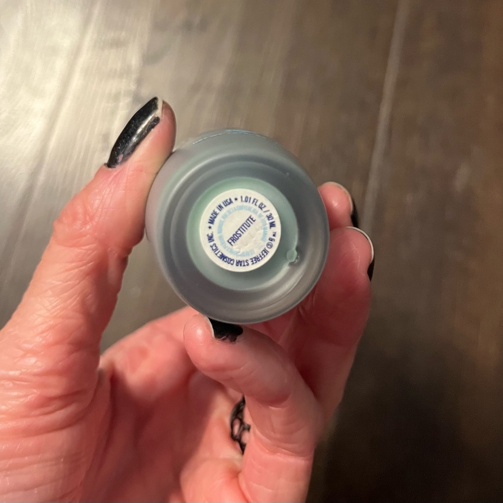 Jeffree Star Liquid Frost Highlighter - Iridescent Blue-Frostitute - Picture 3 of 4